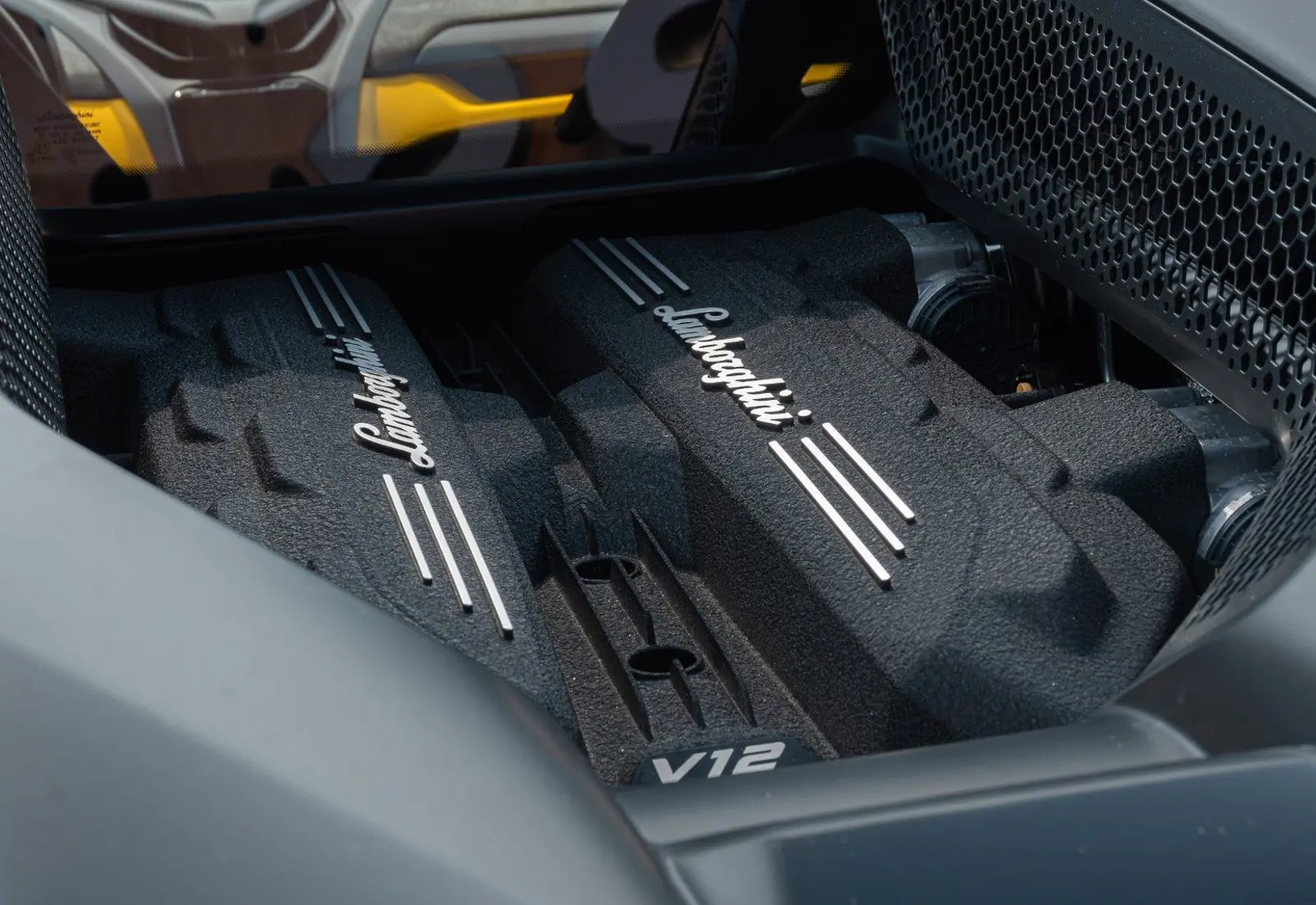 Lamborghini Revuelto 6.5 V12 * NEW CAR * AVAILABLE * BI COLOR - 114717