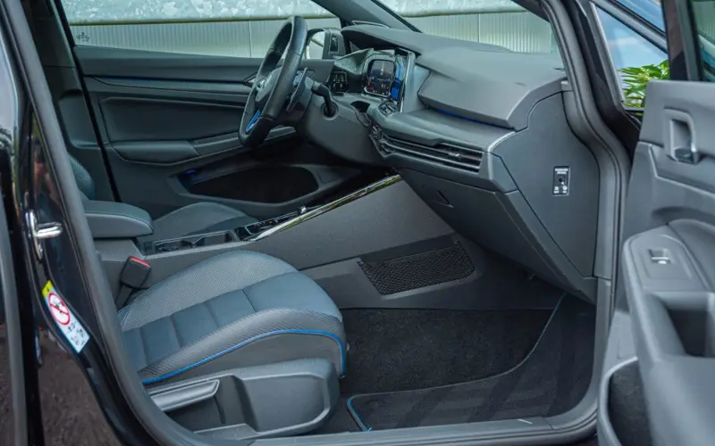 Volkswagen Golf VIII R 4Motion * AKRAPOVIC * STAGE 2 * PANO * PERF - 127696