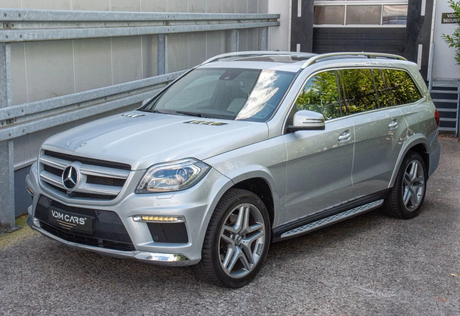 Mercedes-Benz GL 350 BlueTec 4M * AMG LINE * 7-SITZ * 360 * HARMAN *  - 114298