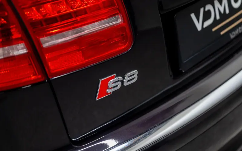 Audi S8 5.2 quattro * MASSAGE * LUFTFEDERUNG * CARBON *  - 133405