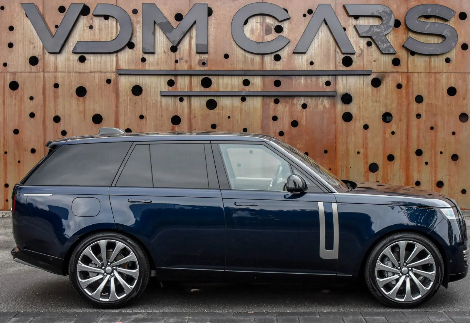 Land Rover Range Rover D300 HSE * BESPOKE * CARPLAY * PANO * 360 *  - 144939