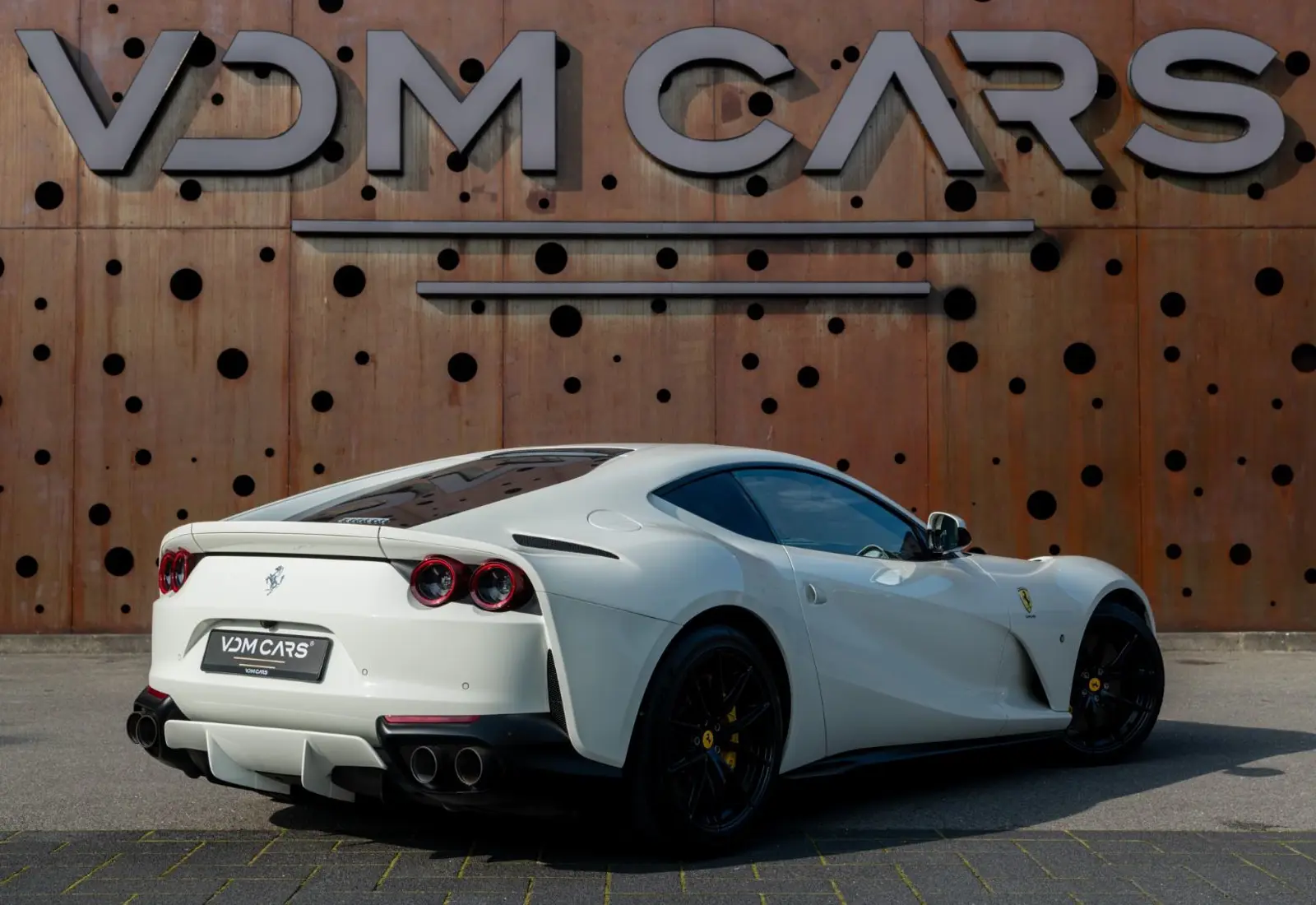 Ferrari 812 Superfast * CARBON * NEW SERVICE * WARRANTY 09/26 - 117818