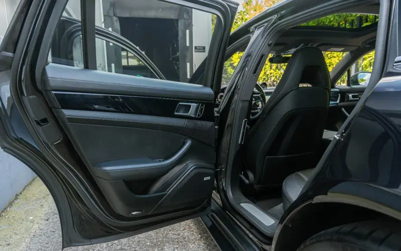Porsche Panamera Sport Turismo 4 E-Hybrid * SPORTPAKET * CH - 168572
