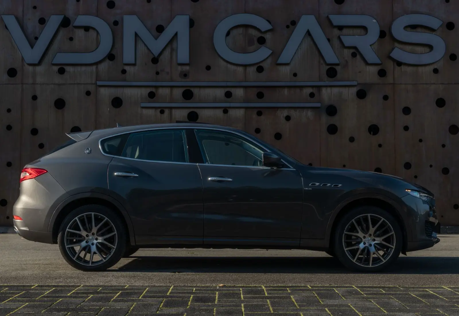 Maserati Levante Diesel * 1. HAND * SERVICE NEU * PANO * ACC * 360 - 122431