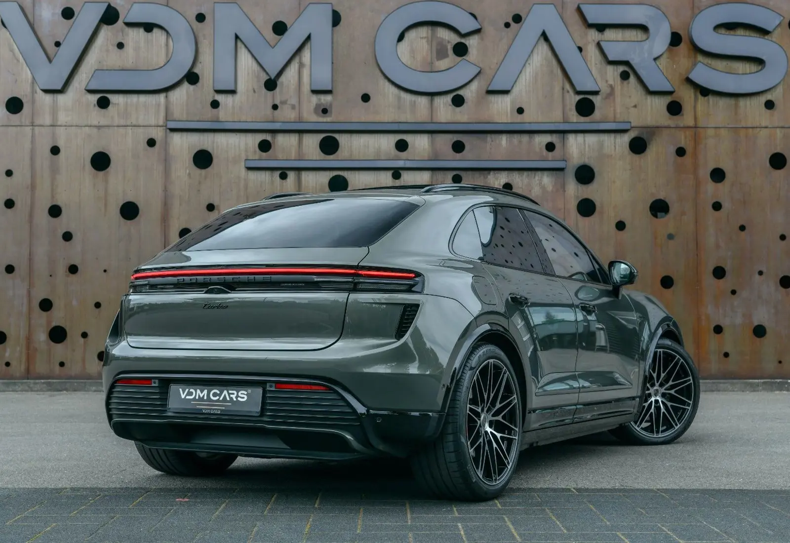 Porsche Macan Turbo Electric * INNO * P.DISPLAY * H.LENK * PANO - 115160