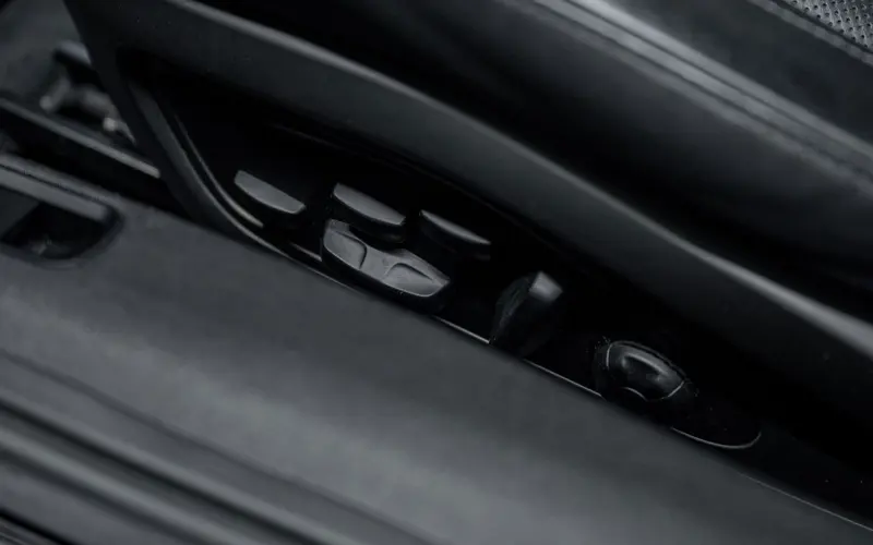 Porsche 992 Carrera 4S * 18-WEG * H.ACHSLENKUNG * SITZBELÜFT *  - 138486