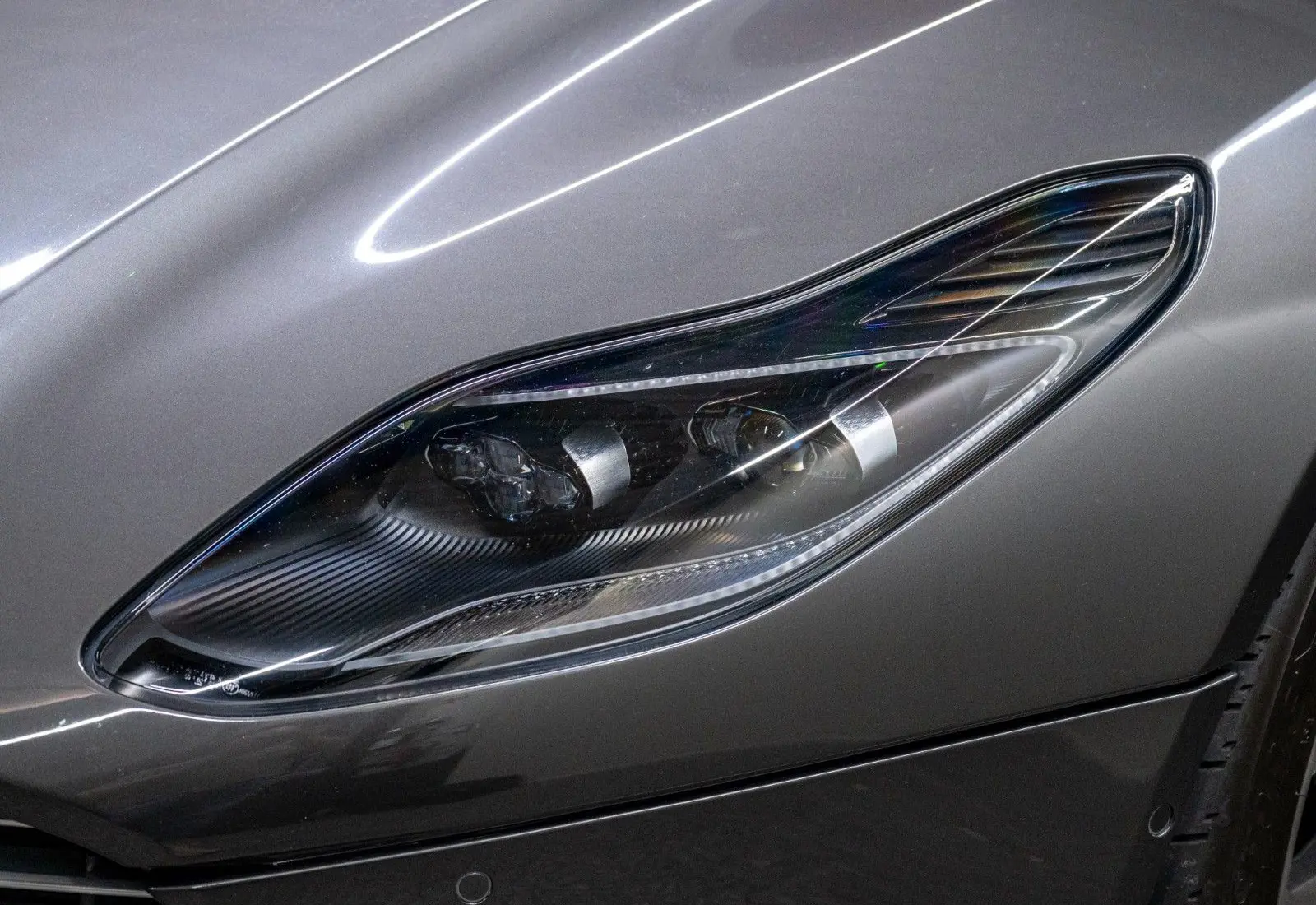 Aston Martin DB11 4.0 V8 * 9.564 km * INSPEKTION NEU * B&amp;O * 360 *  - 168058