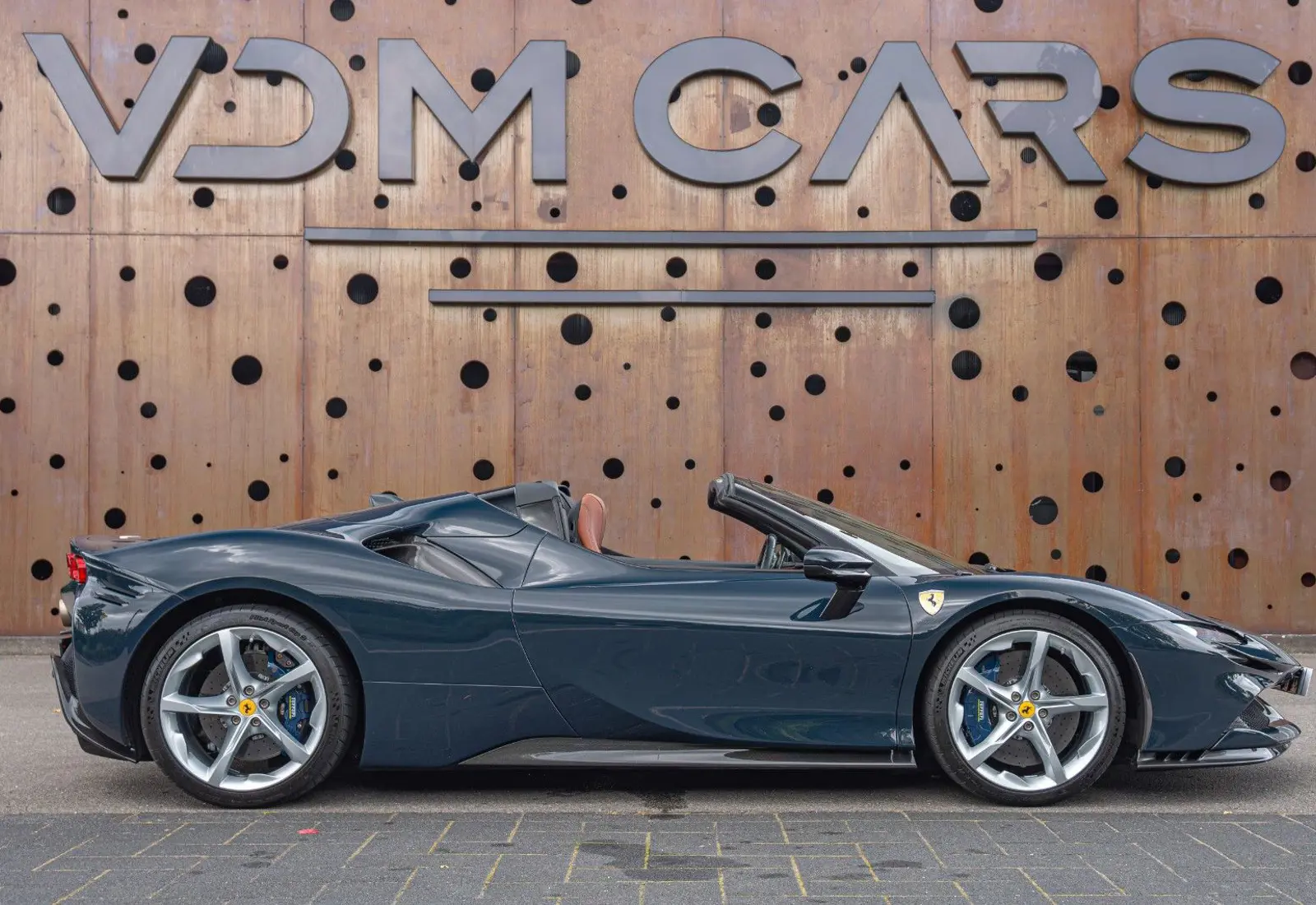 Ferrari SF90 Spider * CARBON(12x) * CARPLAY * LIFT * TWO-TONE *  - 126556