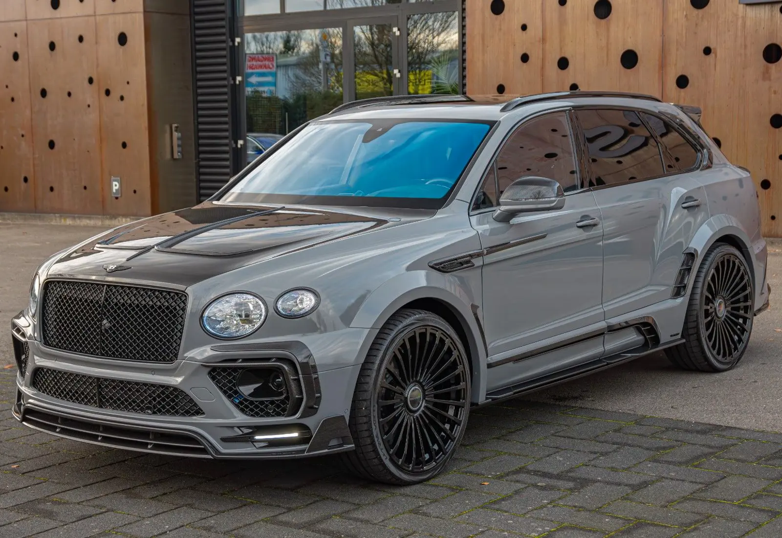 Bentley Bentayga V8 MANSORY * FULL CARBON * CERAMIC BRAKES *  - 74423