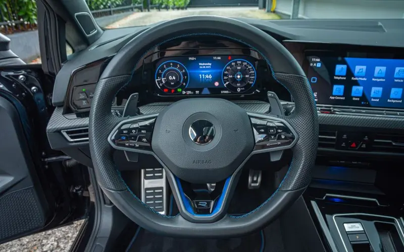 Volkswagen Golf VIII R 4Motion * AKRAPOVIC * STAGE 2 * PANO * PERF - 127690