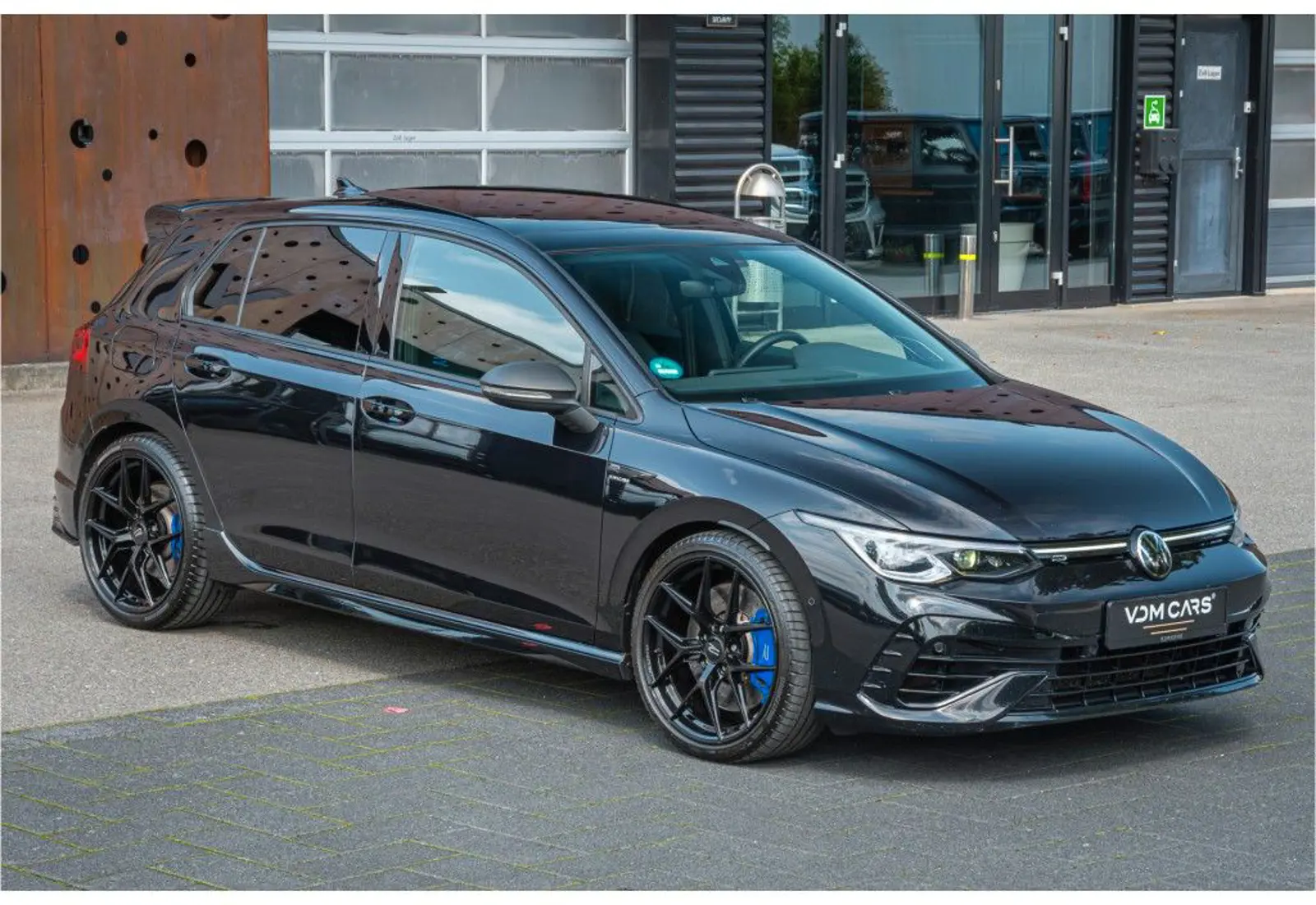 Volkswagen Golf VIII R 4Motion * AKRAPOVIC * STAGE 2 * PANO * PERF - 127675