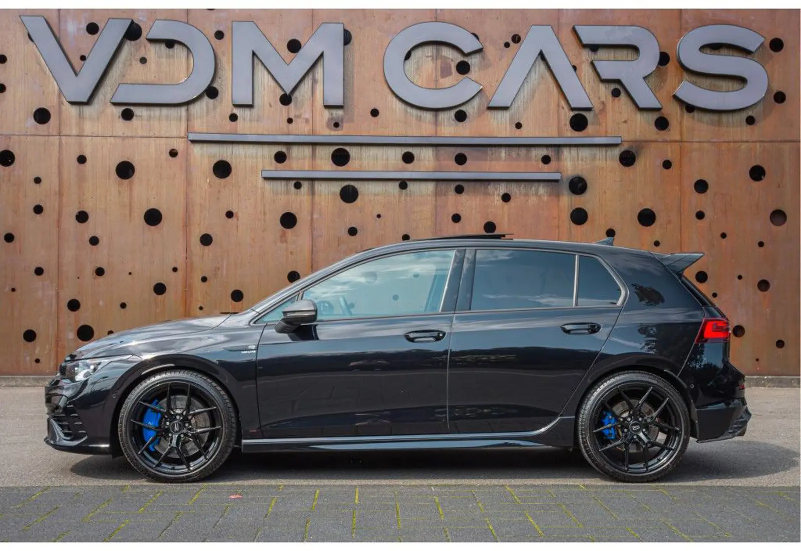 Volkswagen Golf VIII R 4Motion * AKRAPOVIC * STAGE 2 * PANO * PERF - 127681