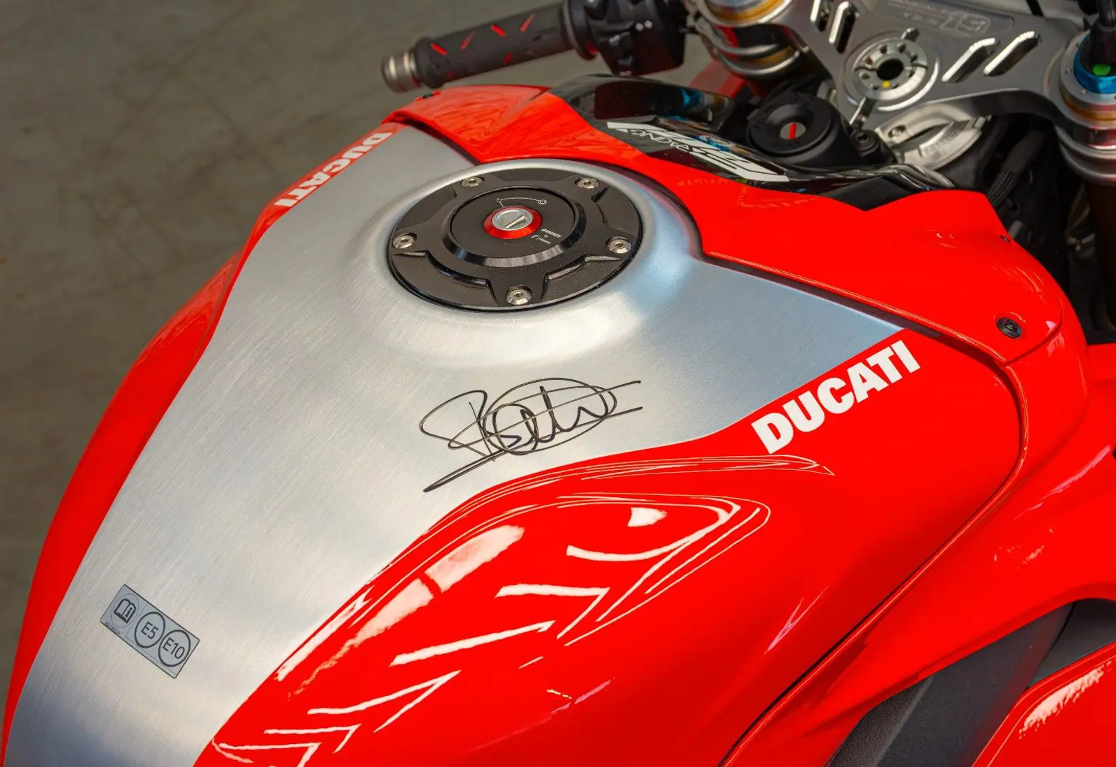 Ducati Panigale V4S SBK Bautista Replica * 1 OF 260 *  - 69883