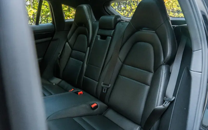 Porsche Panamera Sport Turismo 4 E-Hybrid * SPORTPAKET * CH - 168574