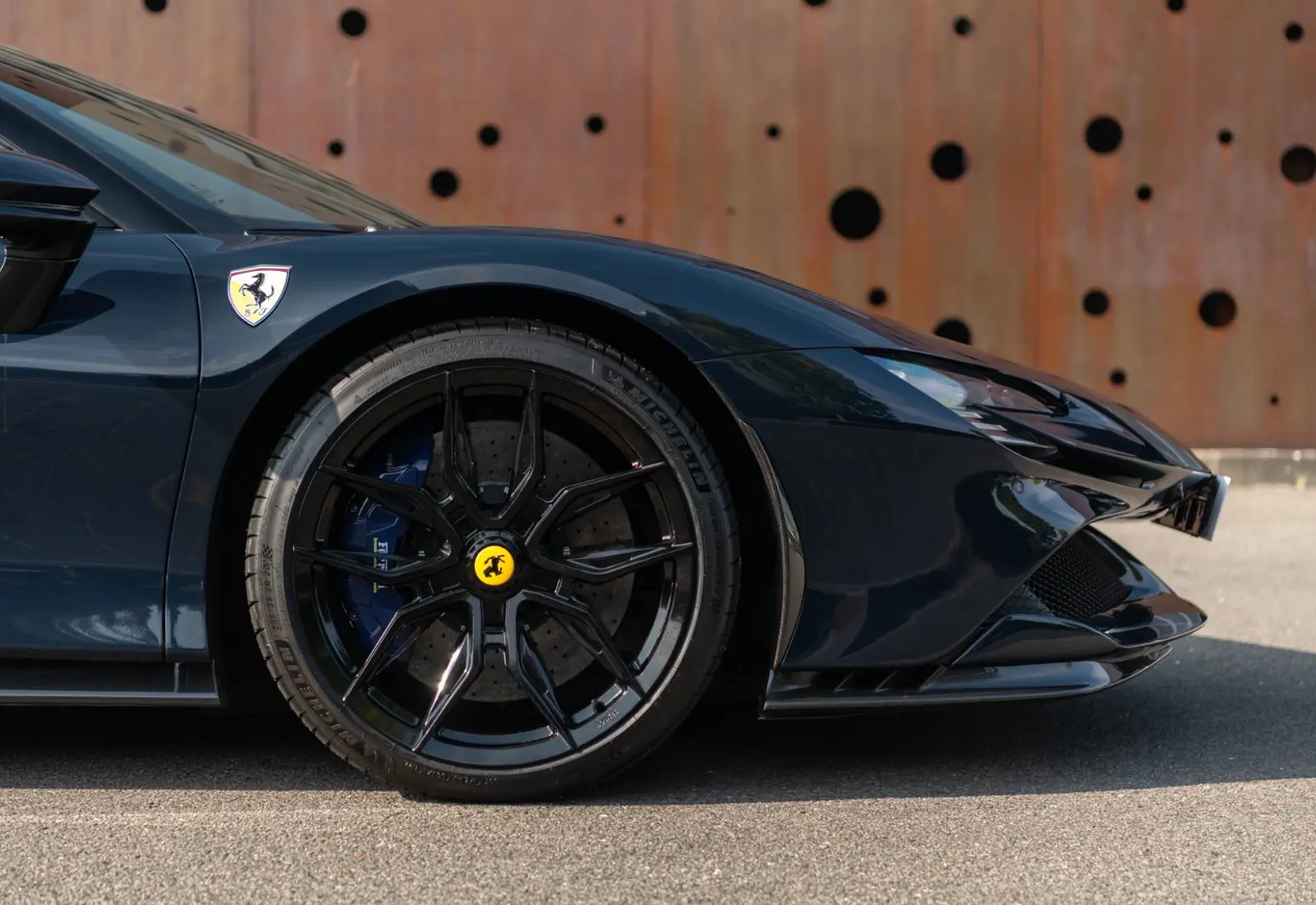 Ferrari SF90 Spider * CARBON(12x) * CARPLAY * LIFT * TWO-TONE *  - 126528