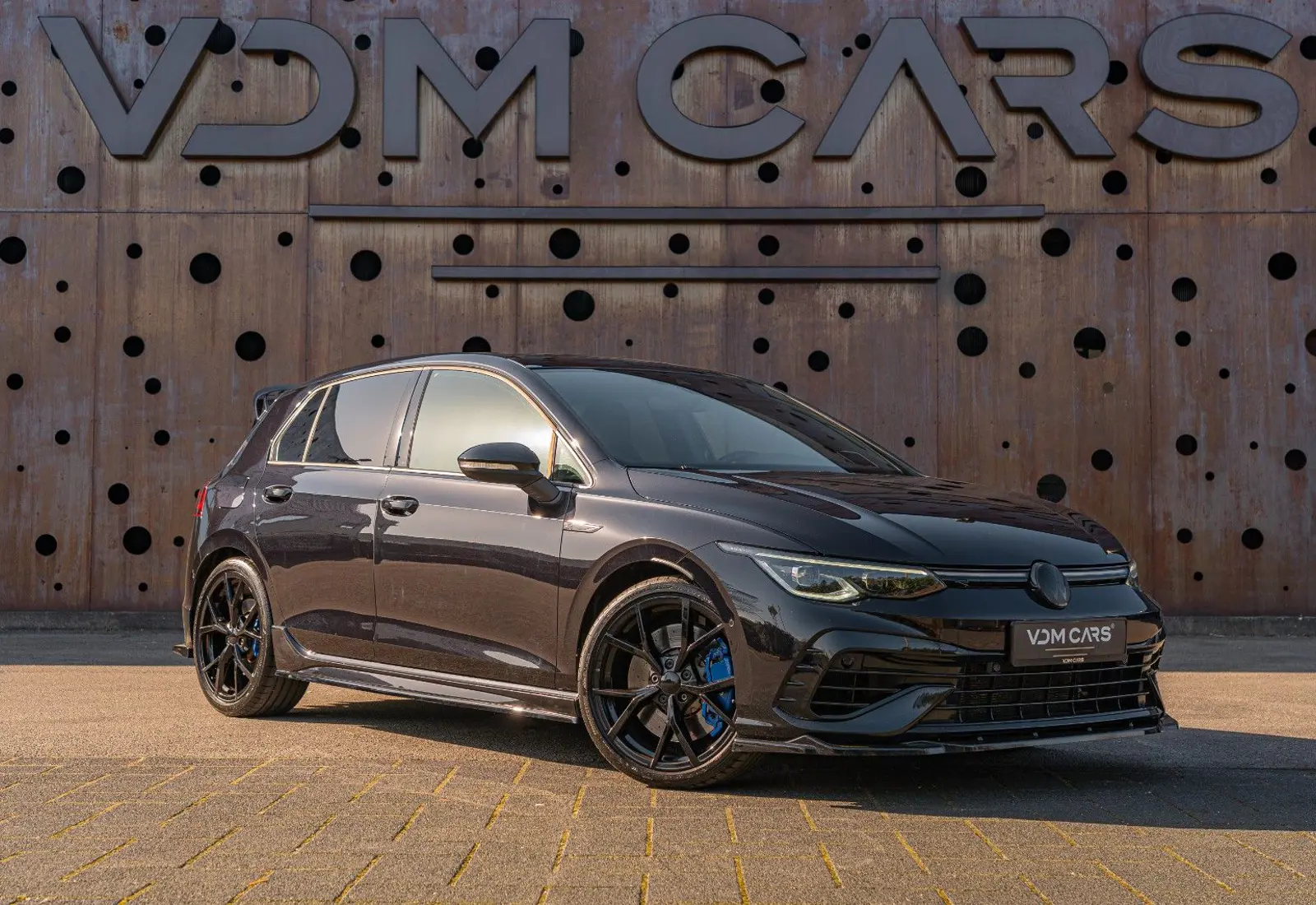 Volkswagen Golf VIII R * PERFORMANCE * AKRA * PANO * HUD * MAXTON * VO - 133455