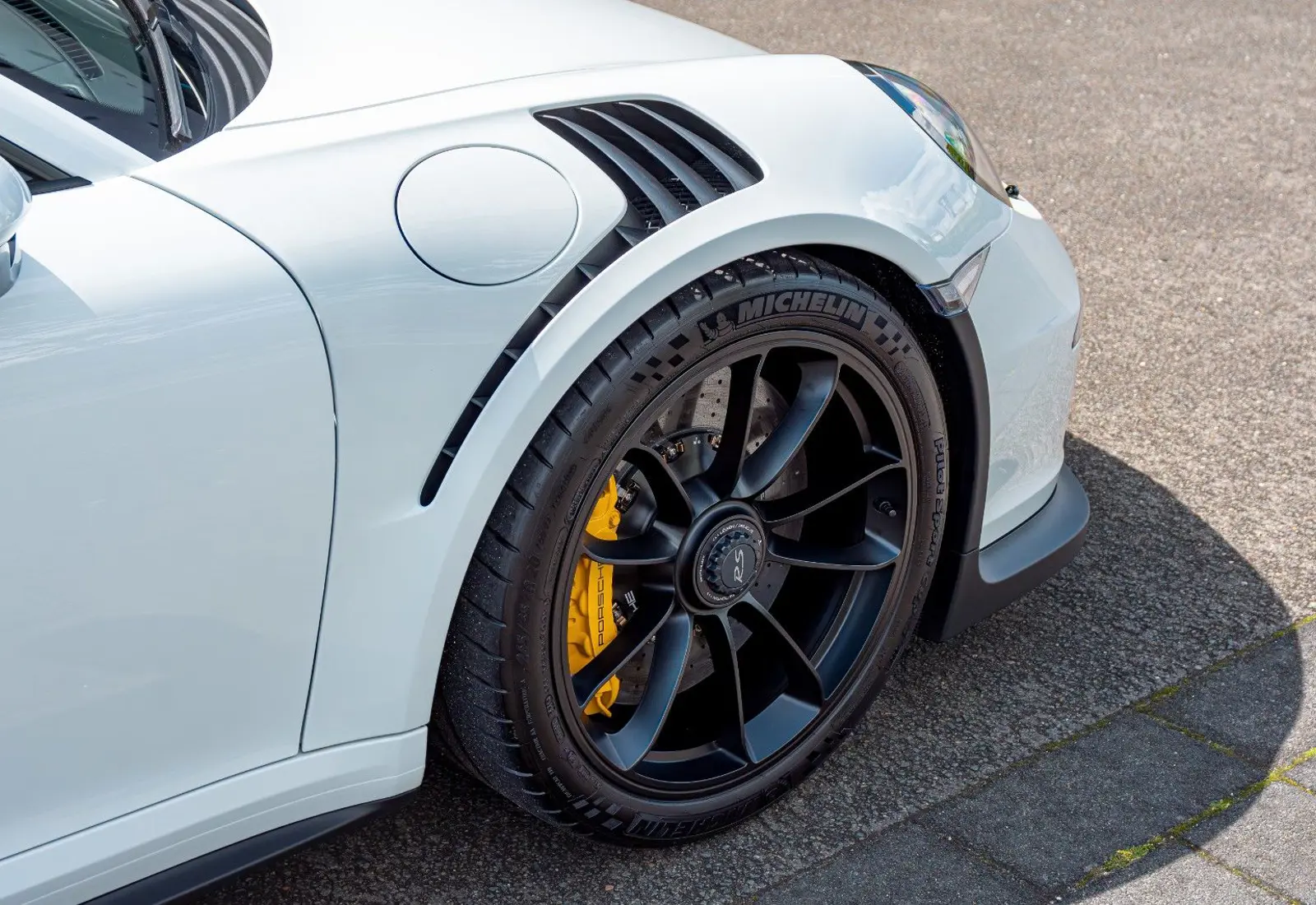 Porsche 911 GT3 RS * 923 KM * 1. BESITZER * PCCB * CARBON * MWST - 104629