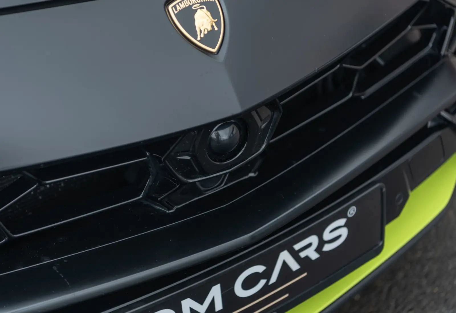 Lamborghini Urus * 4-SITZ * CARBON * ORIG. MATTLACK * GRAPHITE CAP *  - 134552