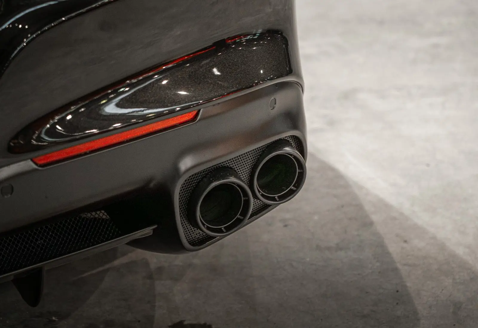 Ferrari F12 Berlinetta * ALCANTARA * CUSTOM * CARBON *  - 135005