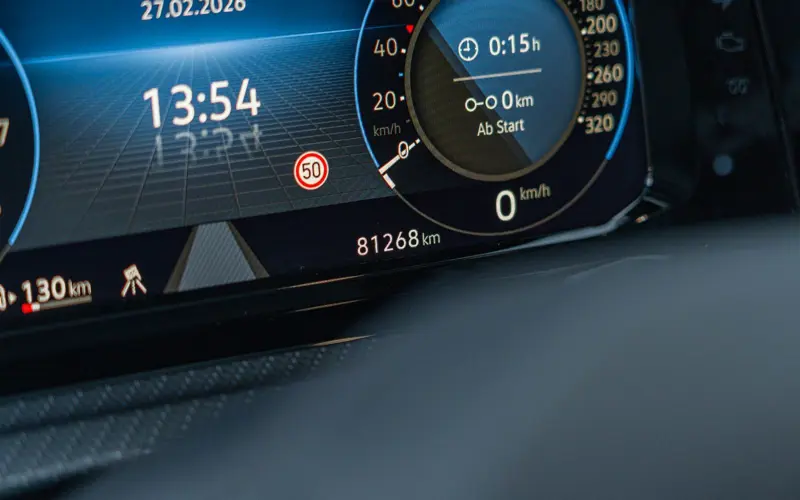 Volkswagen Golf VIII R * PERFORMANCE * AKRA * PANO * HUD * MAXTON * VO - 133474