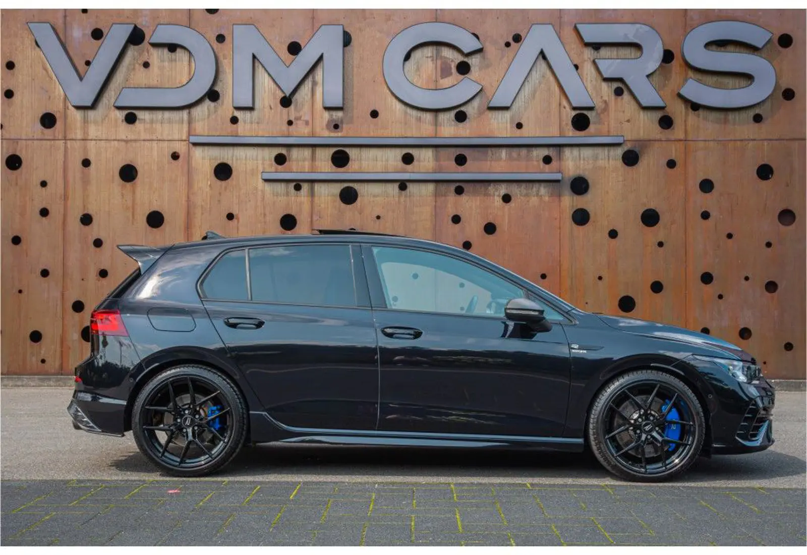 Volkswagen Golf VIII R 4Motion * AKRAPOVIC * STAGE 2 * PANO * PERF - 127680