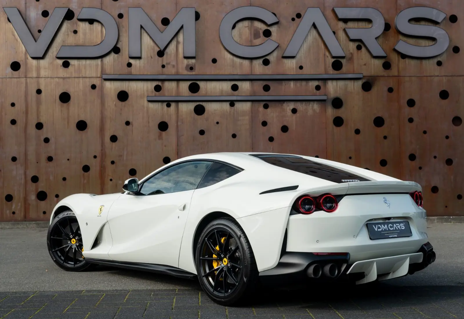 Ferrari 812 Superfast * CARBON * NEW SERVICE * WARRANTY 09/26 - 117820