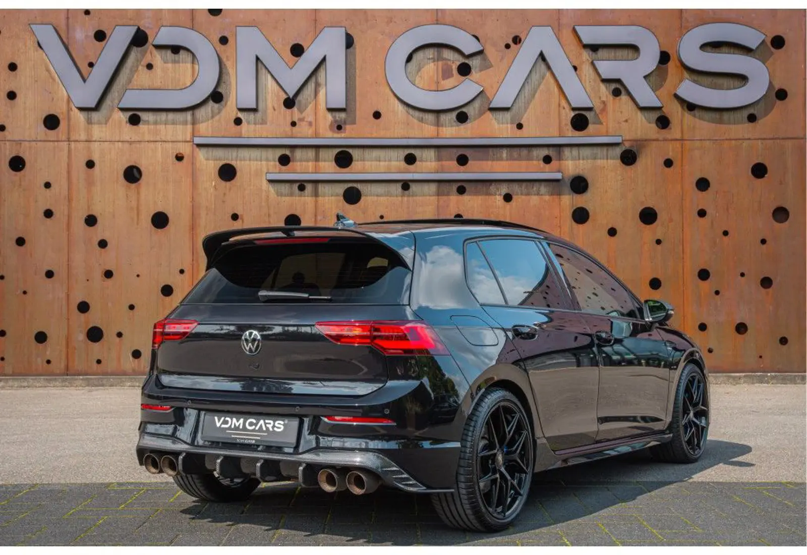 Volkswagen Golf VIII R 4Motion * AKRAPOVIC * STAGE 2 * PANO * PERF - 127679