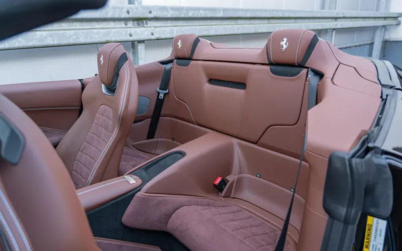 Ferrari Roma Spider * SPECIAL COLOR * VENT * VOLL * LP €345.000 - 167833