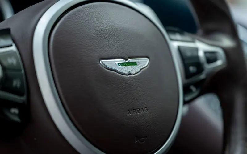 Aston Martin DB11 4.0 V8 * 9.564 km * INSPEKTION NEU * B&amp;O * 360 *  - 168081