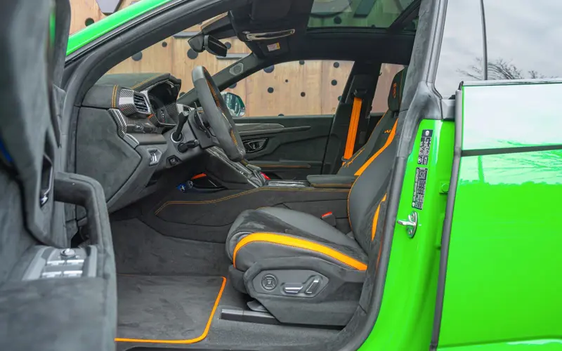 Lamborghini Urus 4.0 V8 Performante * AKRA * FULL CARBON * PANO *  - 105541