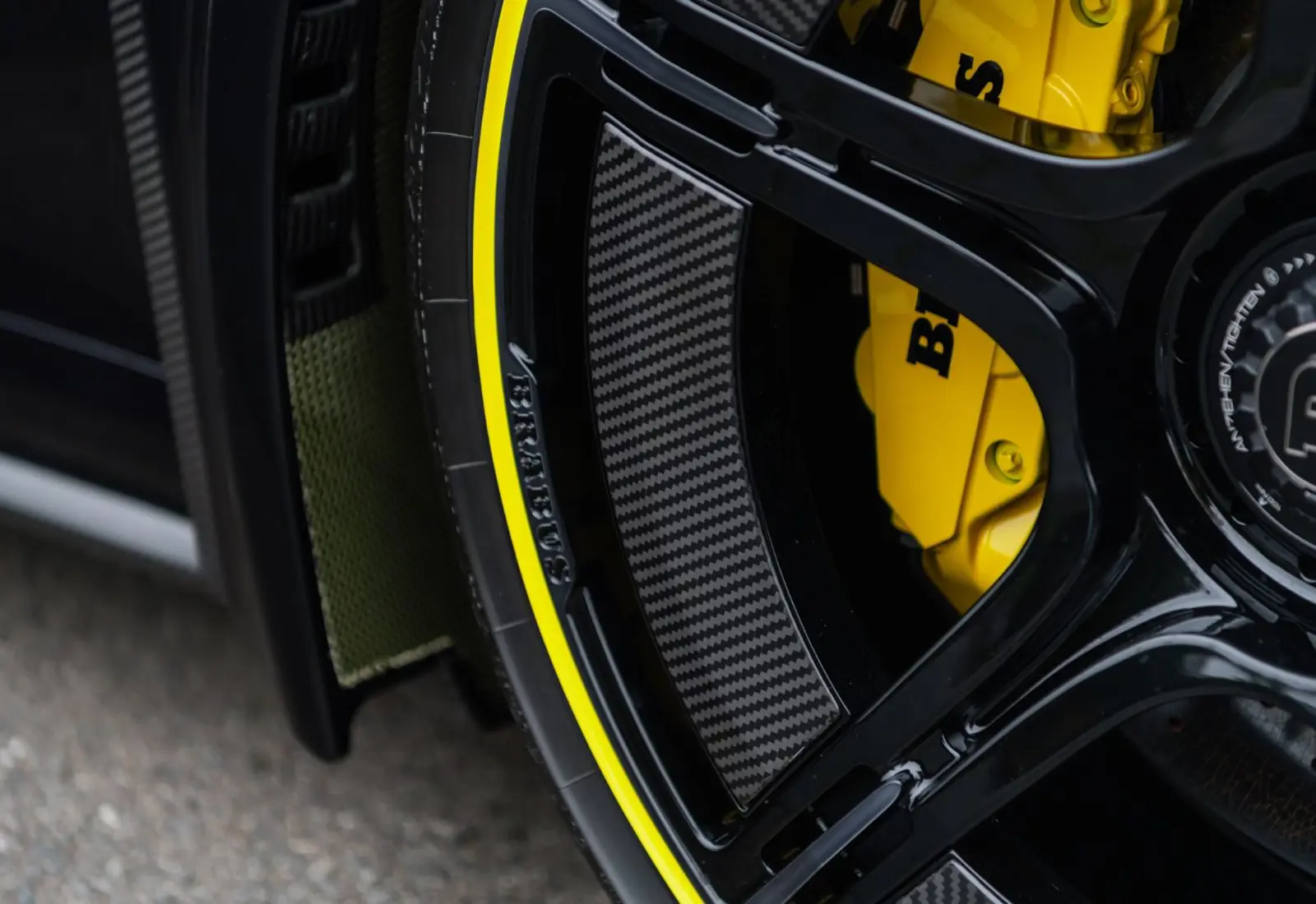 Porsche 911 BRABUS ROCKET R * 1 OF 25 * 900HP * CARBON * LIFT *  - 135082