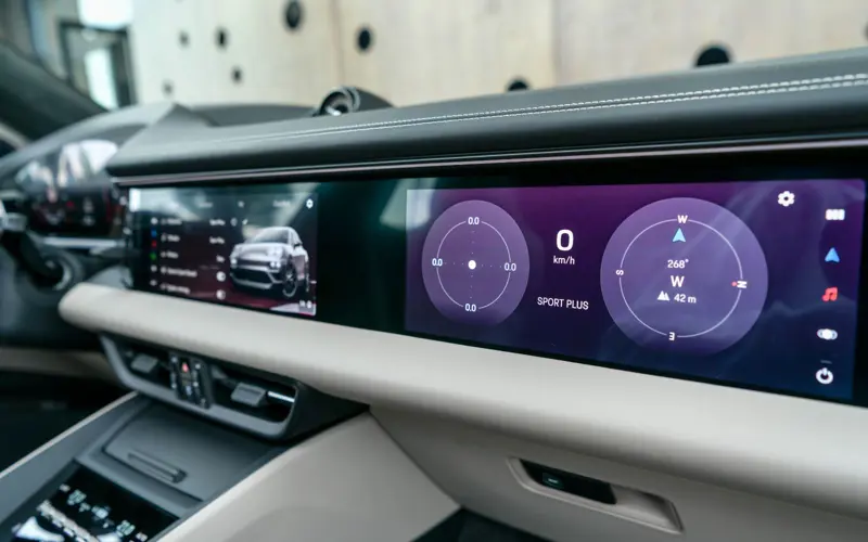 Porsche Macan Turbo Electric * INNO * P.DISPLAY * H.LENK * PANO - 115180