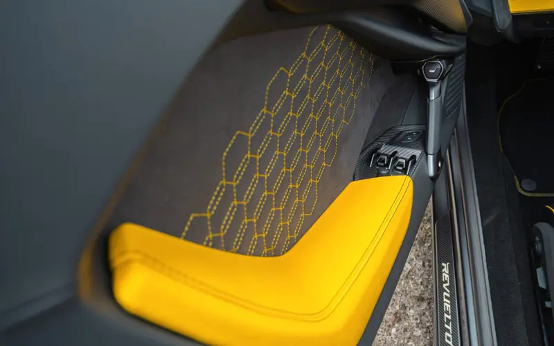 Lamborghini Revuelto 6.5 V12 * NEW CAR * AVAILABLE * BI COLOR - 114724