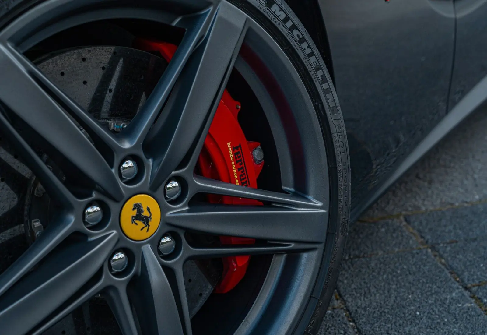 Ferrari F12 Berlinetta * ALCANTARA * CUSTOM * CARBON *  - 137294