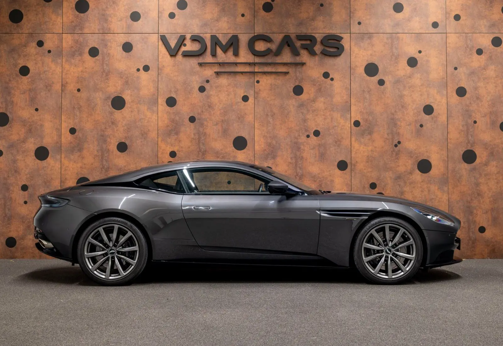 Aston Martin DB11 4.0 V8 * 9.564 km * INSPEKTION NEU * B&amp;O * 360 *  - 168055