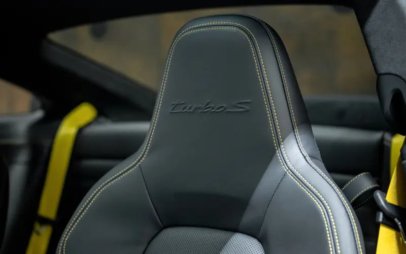 Porsche 911 Turbo S * 992.2 * MY26 * SPORTDES * CARBON EXTERIOR - 145946