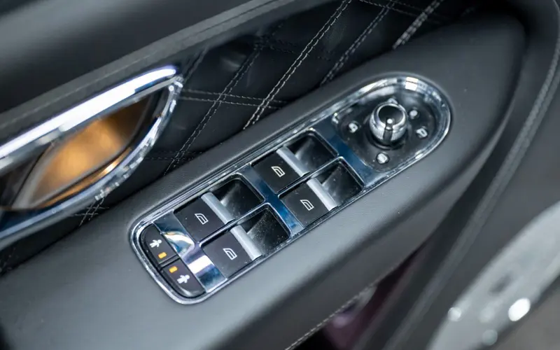 Bentley Bentayga 3.0 Hybrid 4WD * FIRST EDITION * NAIM *  - 135349