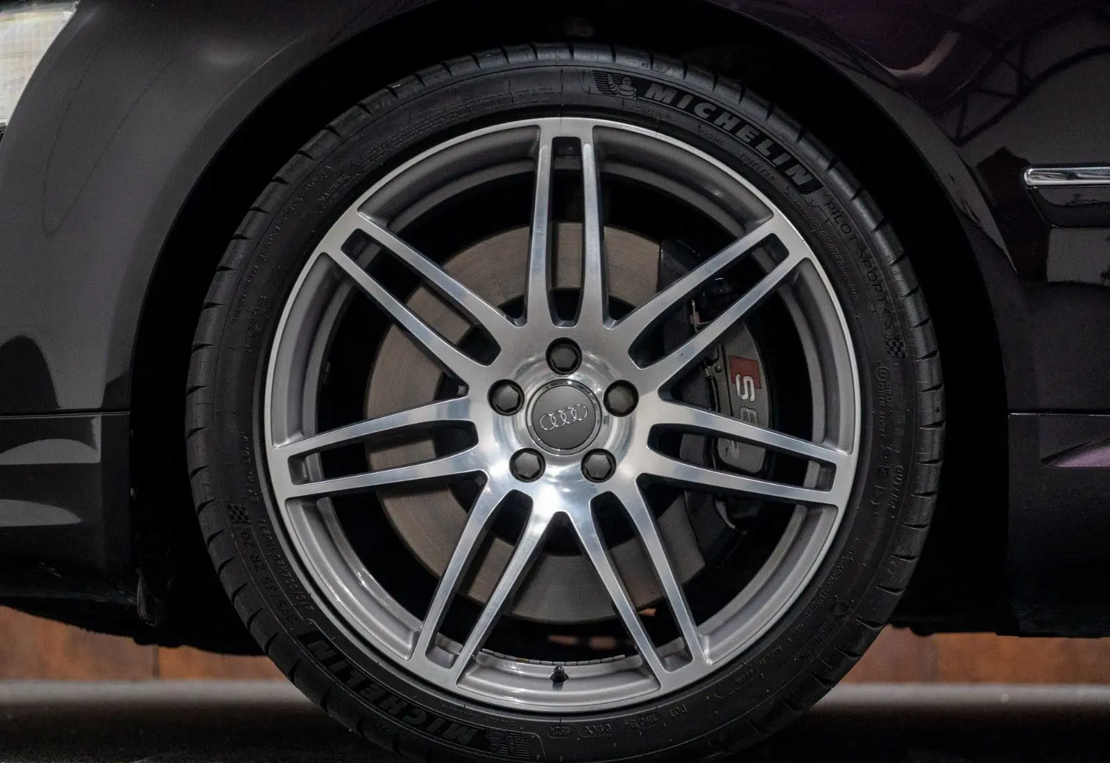 Audi S8 5.2 quattro * MASSAGE * LUFTFEDERUNG * CARBON *  - 133371