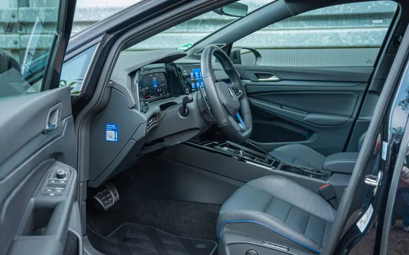 Volkswagen Golf VIII R 4Motion * AKRAPOVIC * STAGE 2 * PANO * PERF - 127688