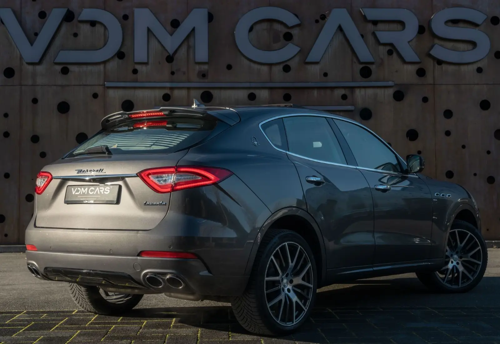 Maserati Levante Diesel * 1. HAND * SERVICE NEU * PANO * ACC * 360 - 122427