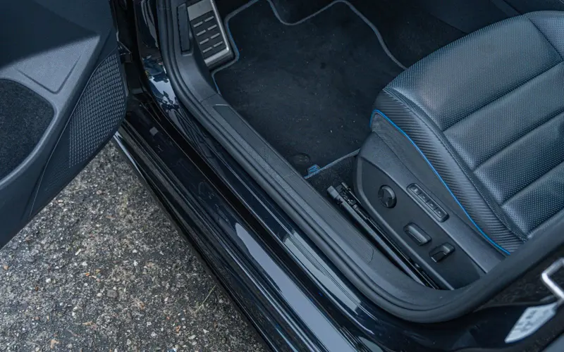 Volkswagen Golf VIII R * PERFORMANCE * AKRA * PANO * HUD * MAXTON * VO - 133482