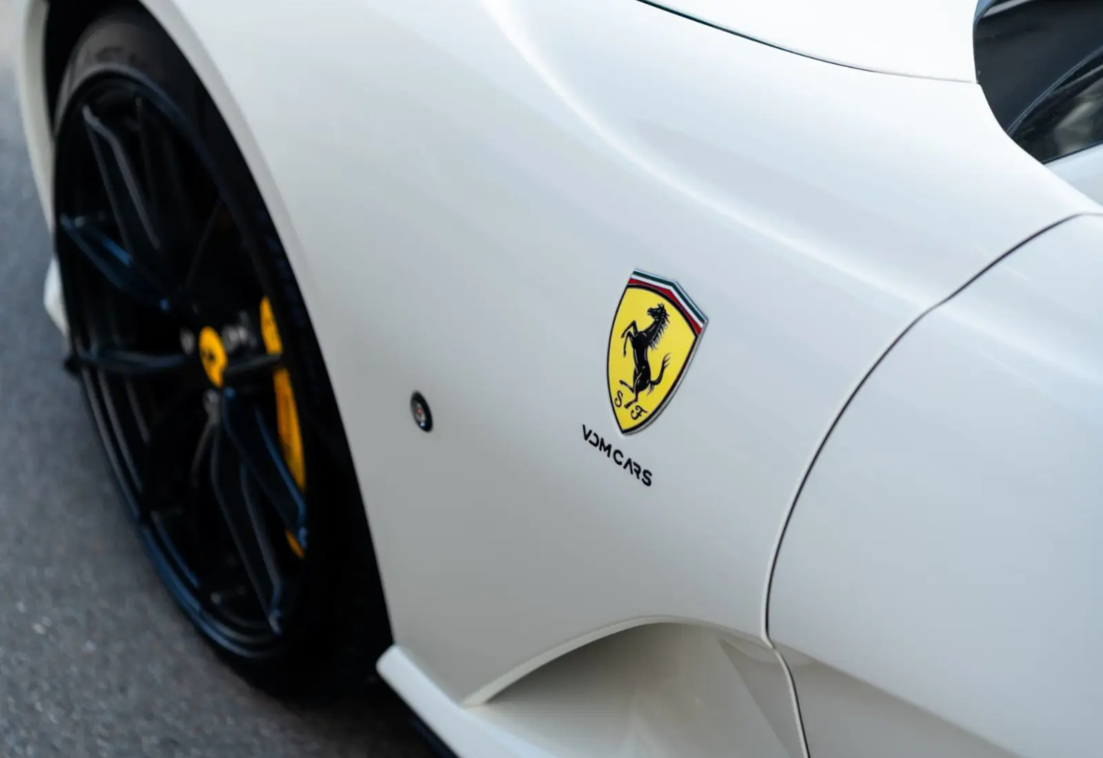 Ferrari 812 Superfast * CARBON * NEW SERVICE * WARRANTY 09/26 - 117825