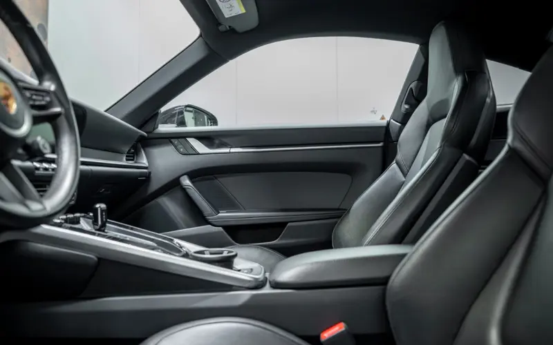 Porsche 992 Carrera 4S * 18-WEG * H.ACHSLENKUNG * SITZBELÜFT *  - 138478