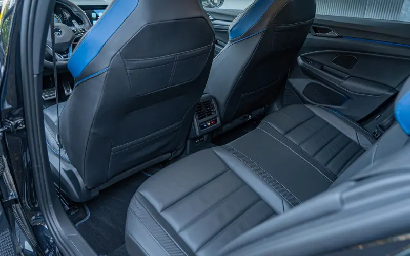 Volkswagen Golf VIII R * PERFORMANCE * AKRA * PANO * HUD * MAXTON * VO - 133480