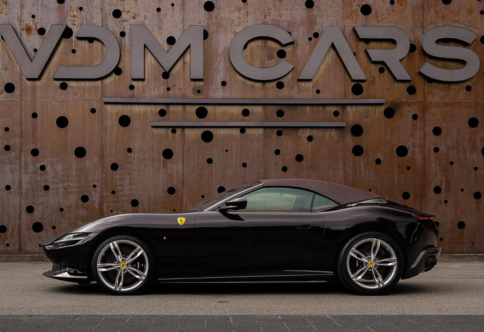 Ferrari Roma Spider * SPECIAL COLOR * VENT * VOLL * LP €345.000 - 171174