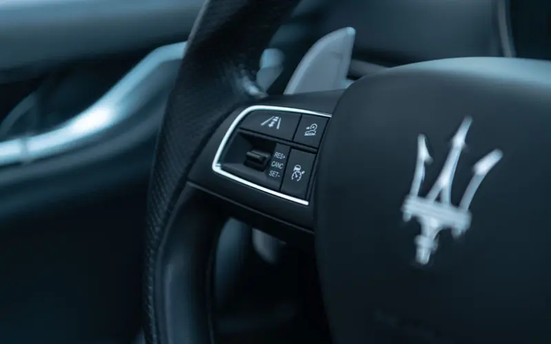 Maserati Levante Diesel * 1. HAND * SERVICE NEU * PANO * ACC * 360 - 122452