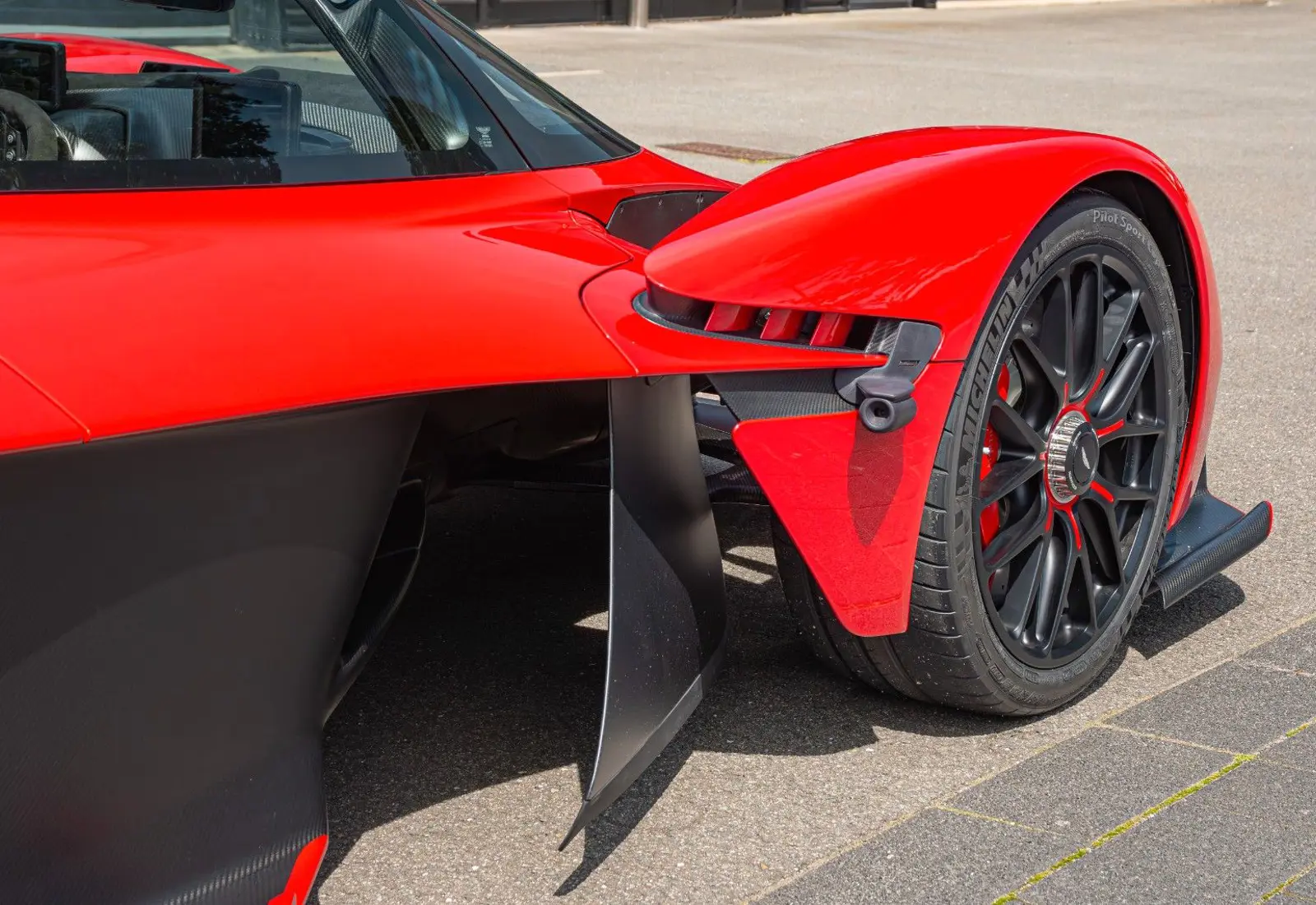Aston Martin Valkyrie SPIDER * Q-COMMISSION * COLLECTOR PLAN *  - 105951