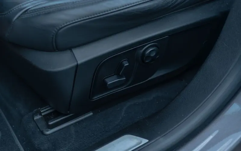 Maserati Levante Diesel * 1. HAND * SERVICE NEU * PANO * ACC * 360 - 122441